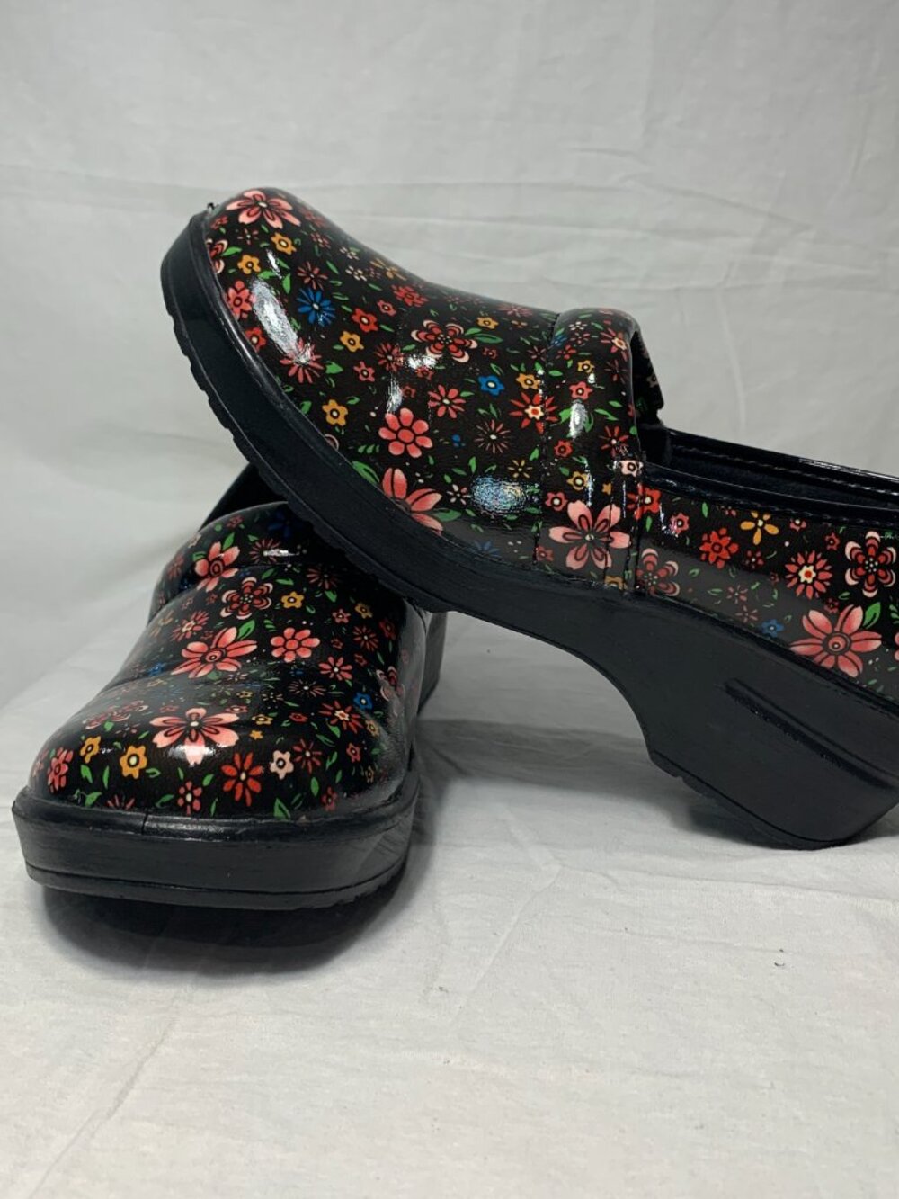 Easy Works by Easy Street Slip Resistant Clogs 8.5 M Black Floral Nursing Shoes
